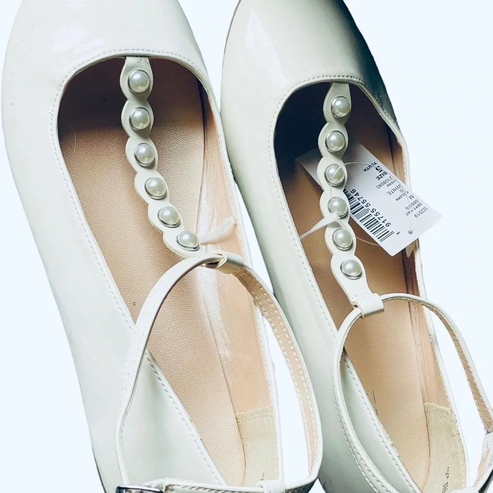 Children’s place white shoes with breaded faux pearl t-strap